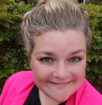 Studio Essensa in Veendam. Een fijne plek voor vrouwen om deel te nemen aan yoga nidra, pilates en vrouwencirkels.